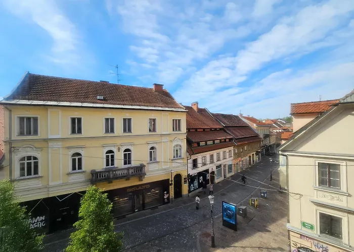 Appartement Elegant Teo Touras In Old Town Ljubljana